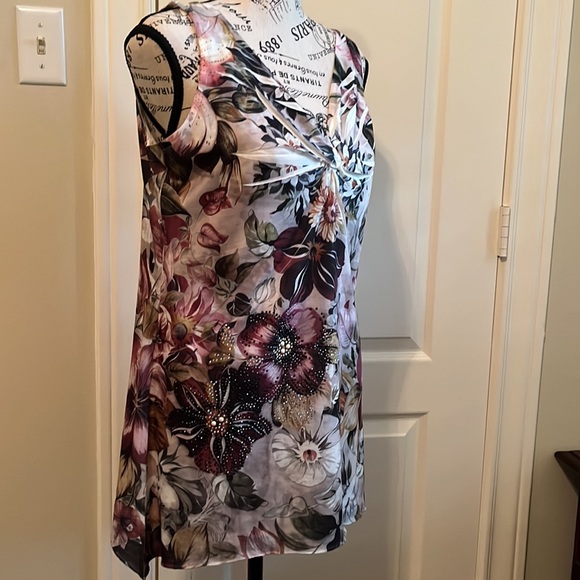 Dressbarn Floral Tank - Size Medium - Picture 2 of 16